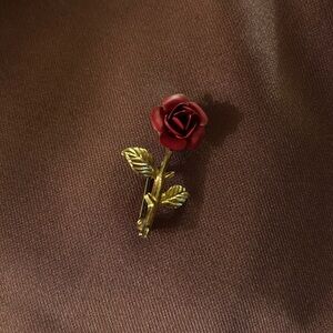 Red Rose Flower Gold Tone Metal Brooch Pin VINTAGE UNIQUE RARE
